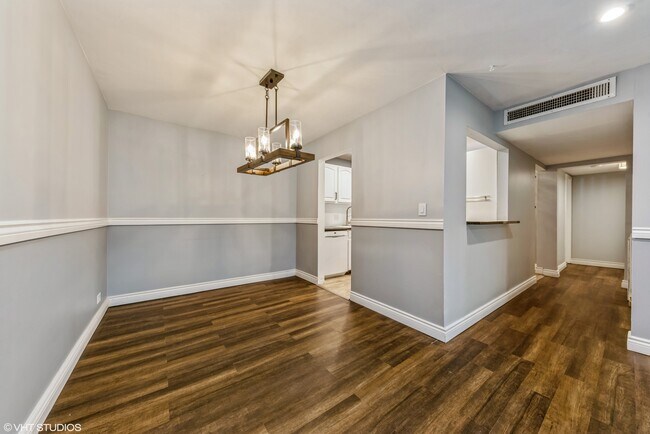 Building Photo - 5101 Carriage Way Dr