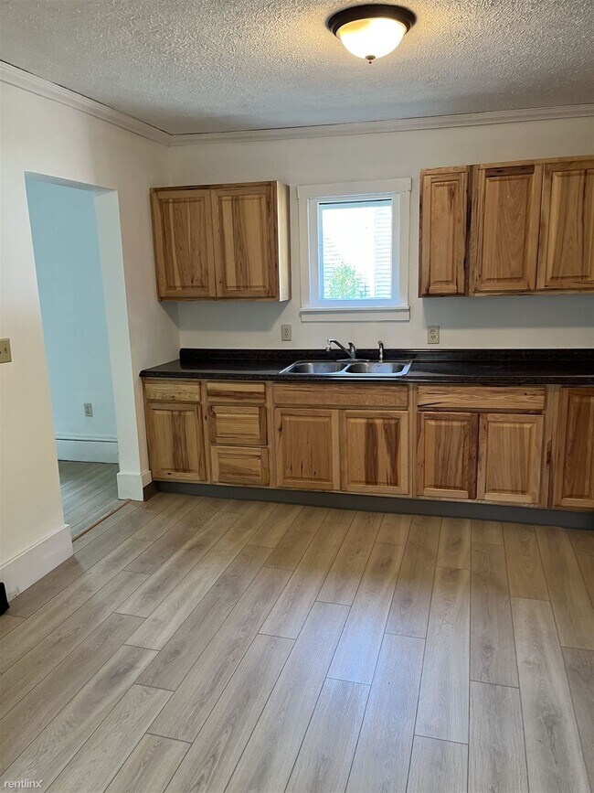 Primary Photo - 3 br, 2 bath House - 215 Lindale Ave