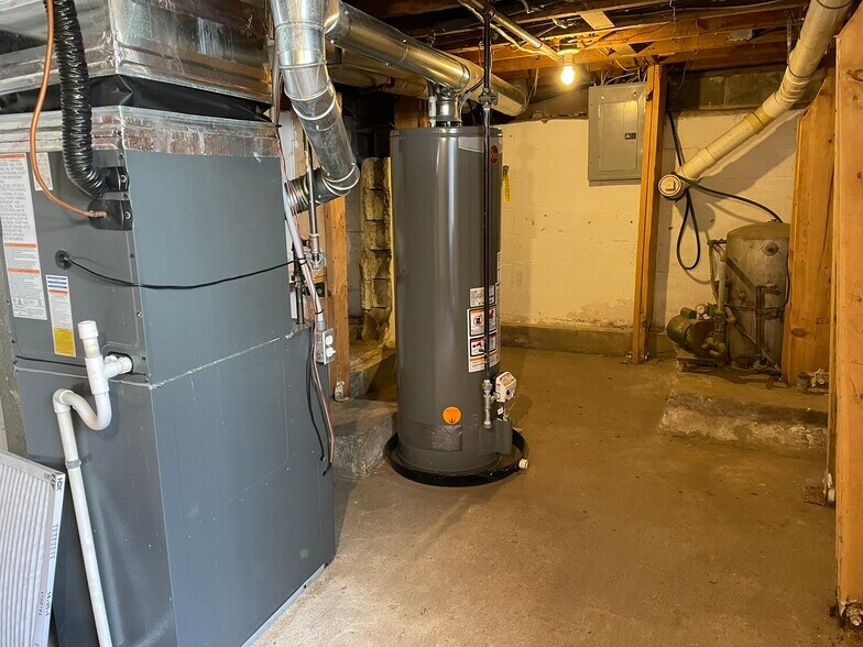 Building Photo - 2450 Gerald Ave