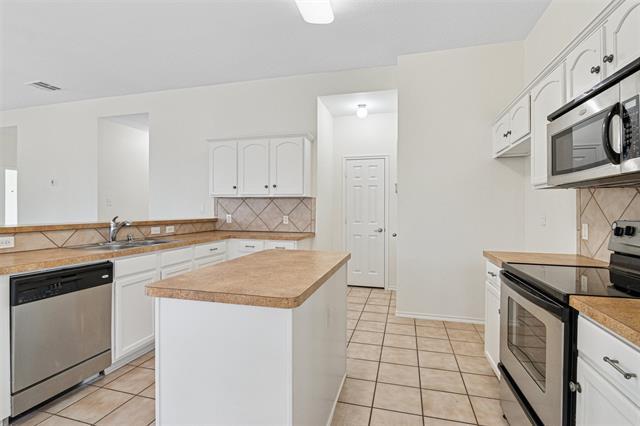 Building Photo - 9937 Tanglebrush Dr