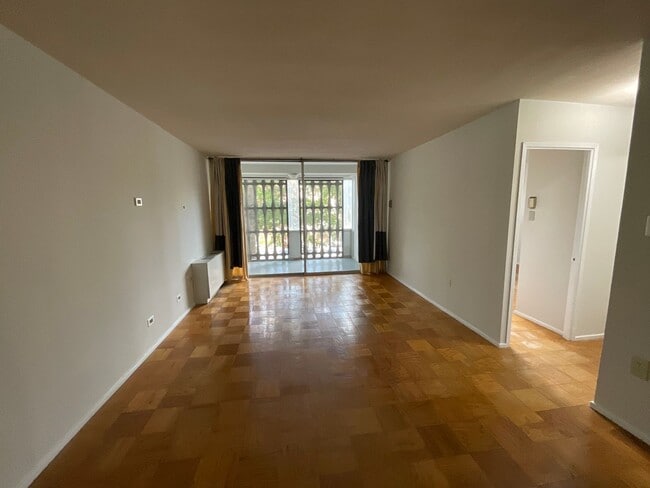 Building Photo - Spacious RiverPark 1 bedroom located near ...