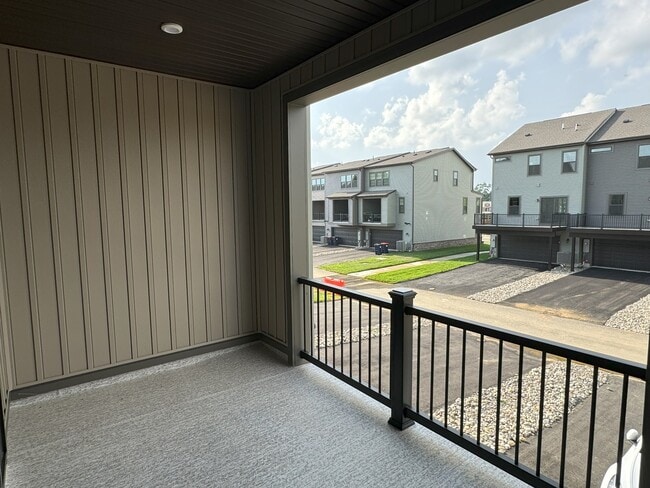 Building Photo - 339 E Cochran St