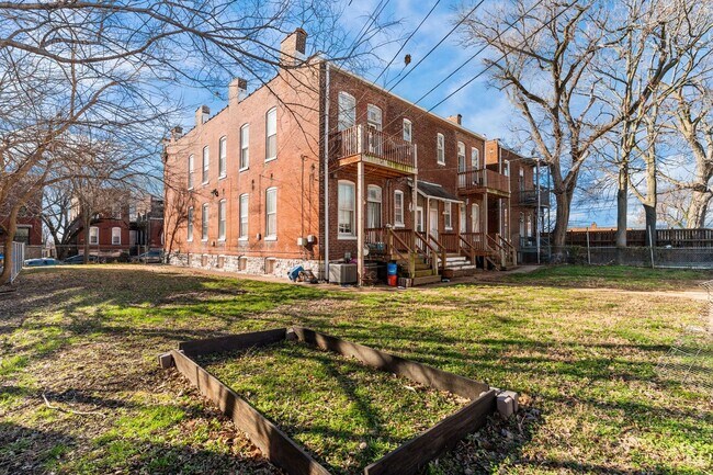 Building Photo - Extremely Spacious and Bright 2-Bedroom Apartment on Cherokee Street