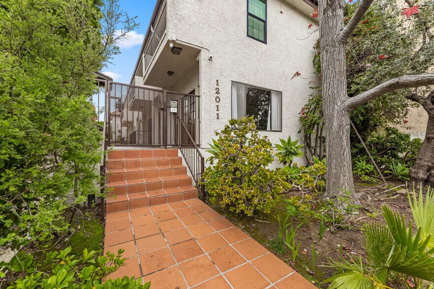 Building Photo - 12011 Rochester Ave