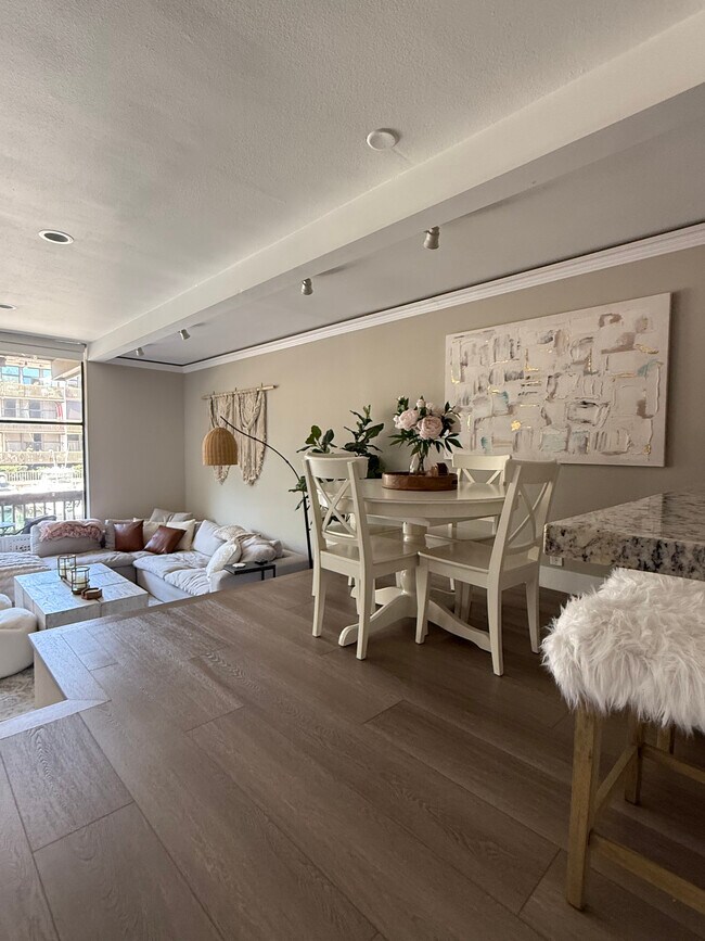 Building Photo - 9125 Marina Pacifica Dr