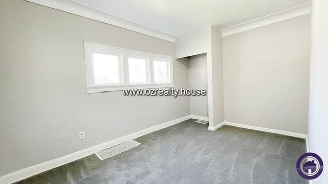 Building Photo - 3430 Maple St
