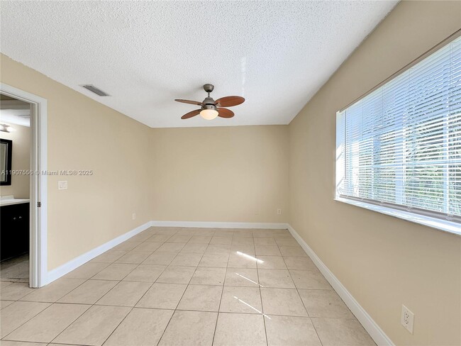 Building Photo - 3610 N 56th Ave