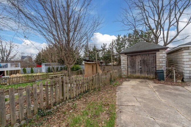 Building Photo - Lauraville 4-Bedroom, 2-Bathroom American Foursquare Home with Beautiful Outdoor Space