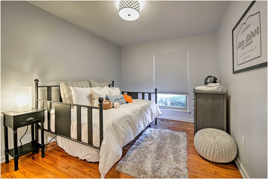 Building Photo - 1385 Northbrook Dr