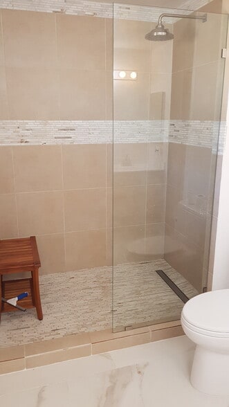 Walk in master rain shower - 8880 E Paraiso Dr