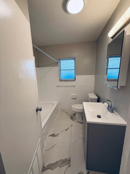 Building Photo - 1128 Neptune Dr