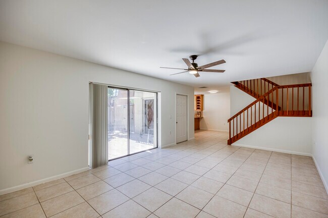 Building Photo - 2414 24th Ct