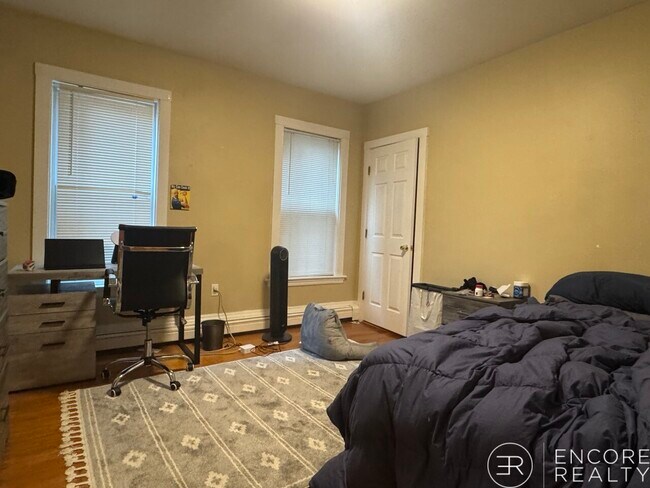 Building Photo - 44 Hillside St