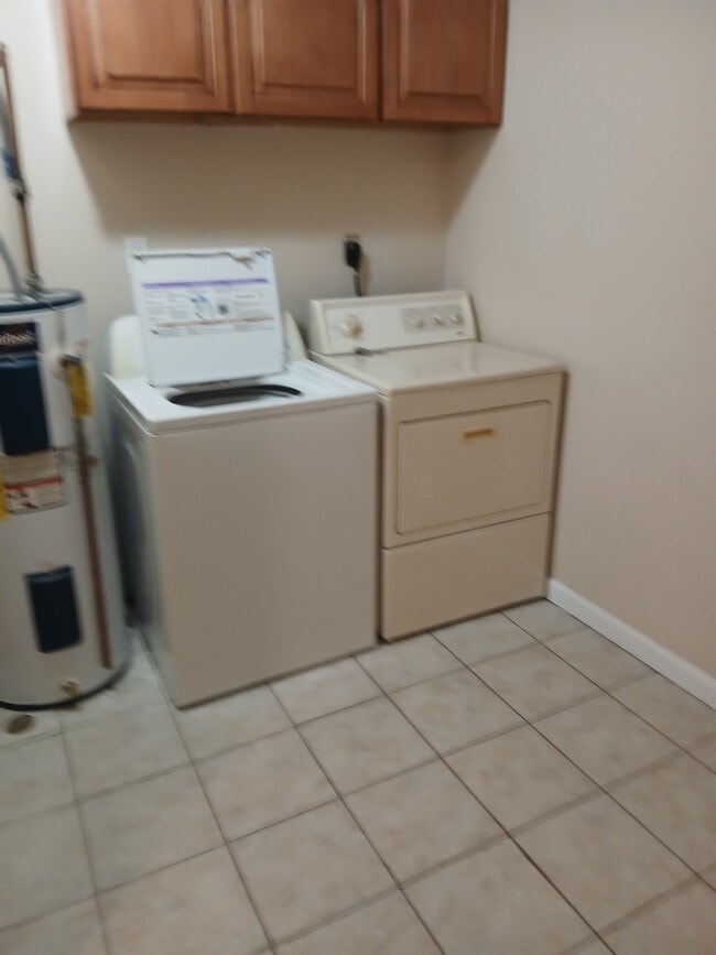 Building Photo - 510 S Poplar St