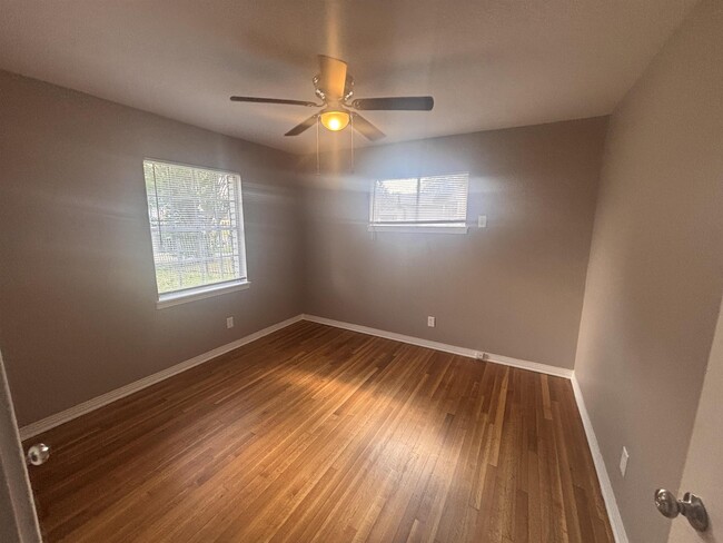 Building Photo - 4845 Ortie Dr