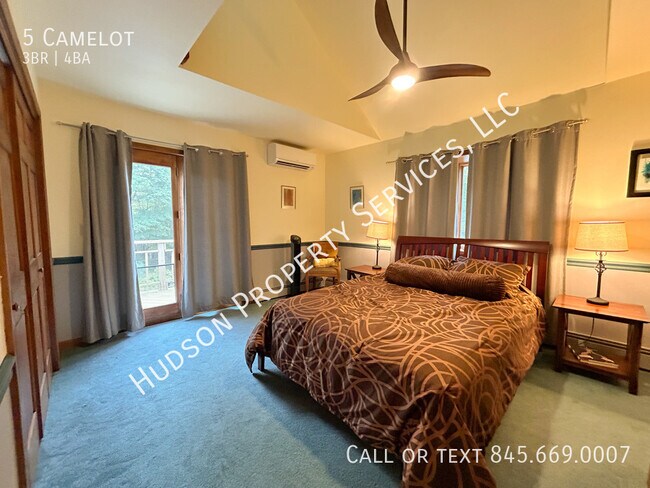 Building Photo - 5 Camelot-