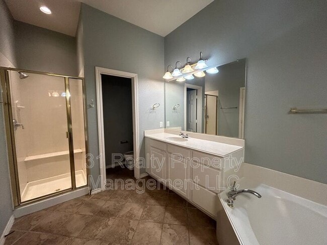 Building Photo - 4632 Aylesbury Ct