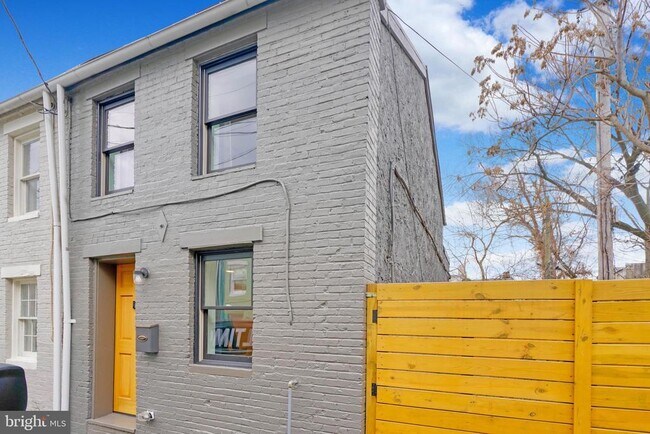 Building Photo - 1029 Booth St