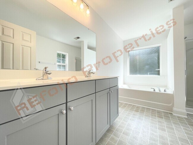 Building Photo - Beautiful 2 Story 3 Bedroom 2.5 Bath Townh...