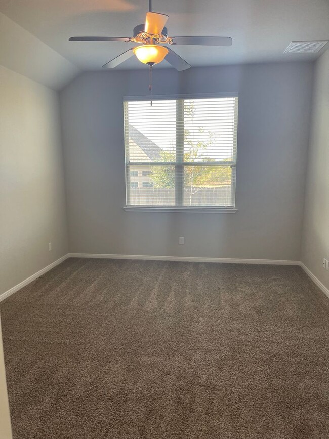 Building Photo - 3 BEDROOM, PLUS OFFICE, BELTON ISD