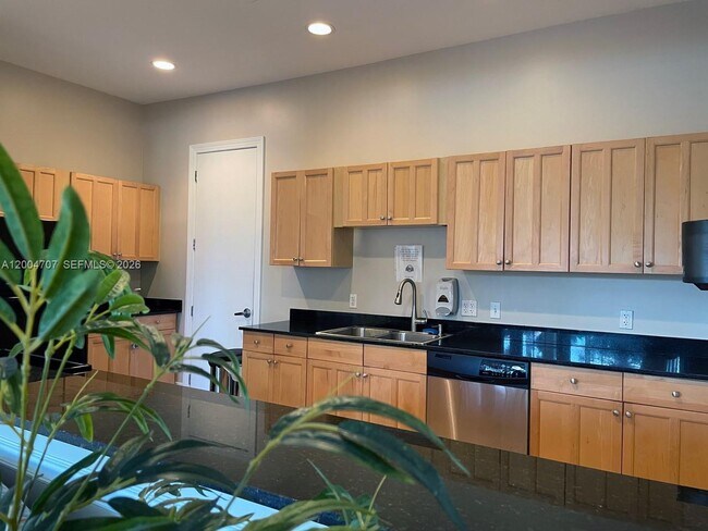 Building Photo - 4006 NE 20th St