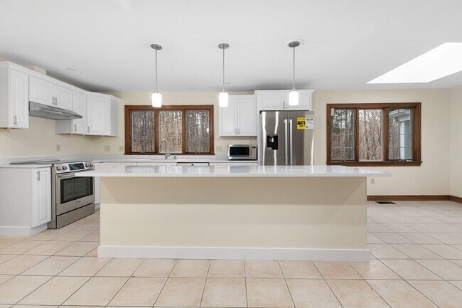 Building Photo - 1 Sutton Pl