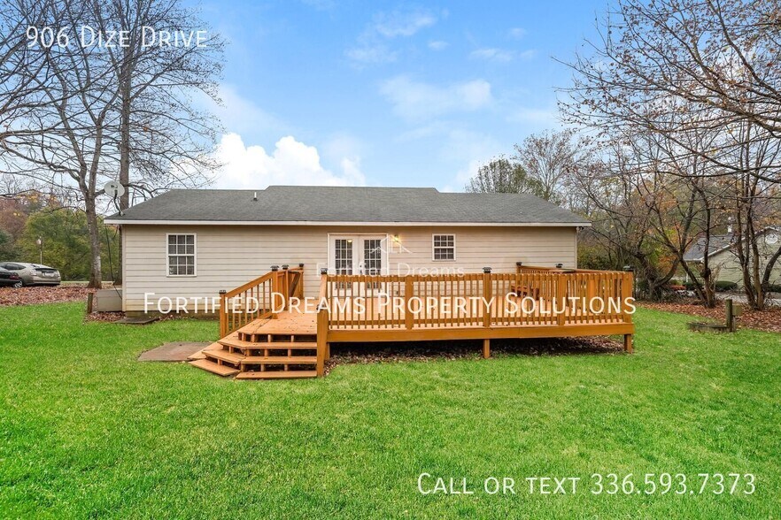 Building Photo - 906 Dize Dr