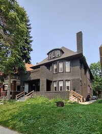 Building Photo - 3038 N Farwell Ave