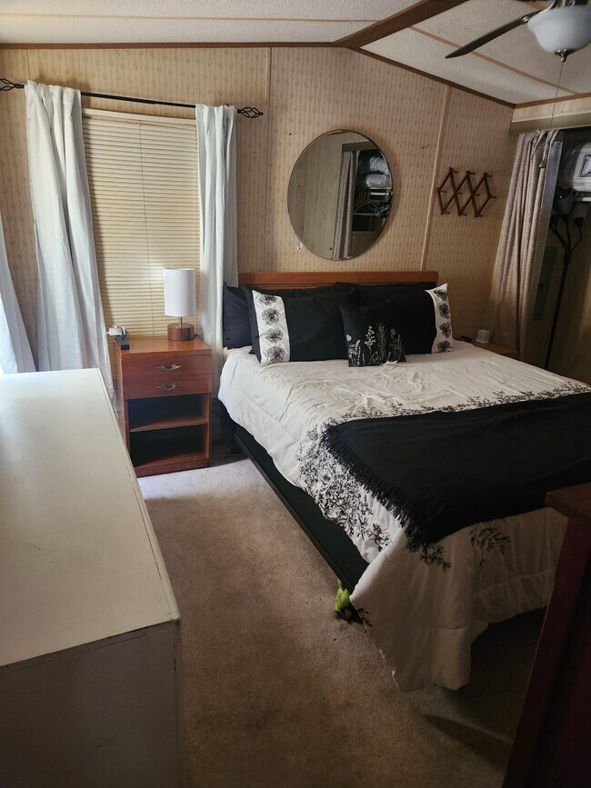 Building Photo - 2121 New Tampa Hwy