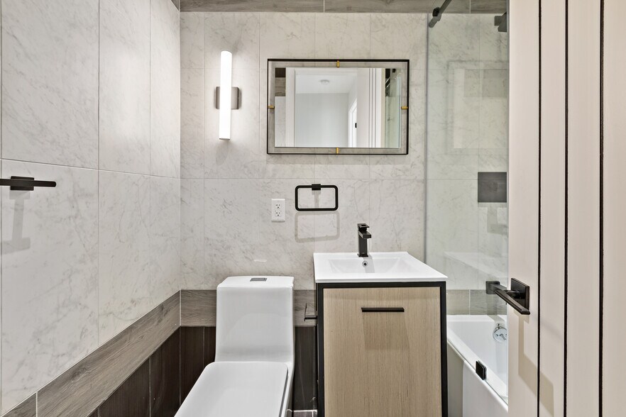 Building Photo - 542 Newark Ave