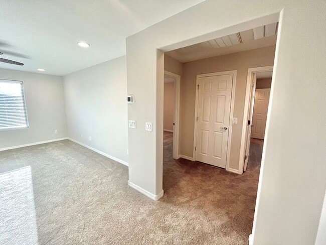 Building Photo - MOVE IN SPECIALS!! 2 Master Suites Open Ceiling Modern Home for RENT!