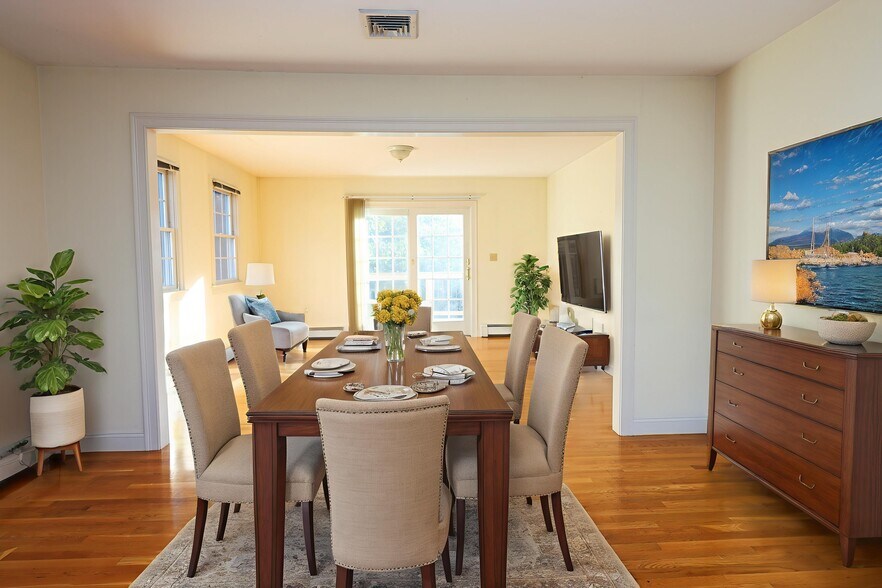 Building Photo - 370 Franklin St