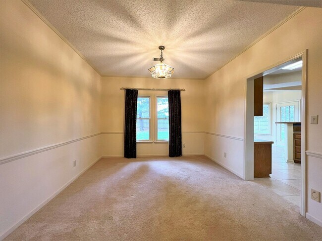 Building Photo - GREAT FARRAGUT LOCATION WITH INVITING FRONT PORCH CHARM!!!