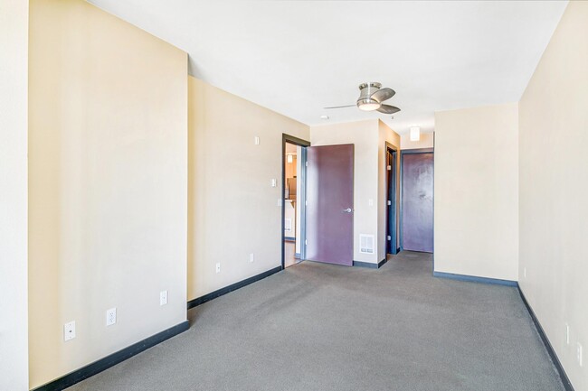 Large Bedroom - 655 Crockett St