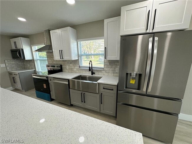 Building Photo - 9165 Seville Rd