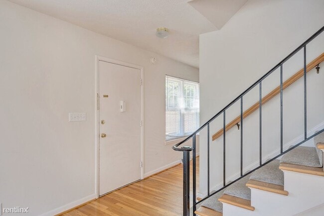 Building Photo - 2 br, 1.5 bath House - 2428 Arlington Blvd...