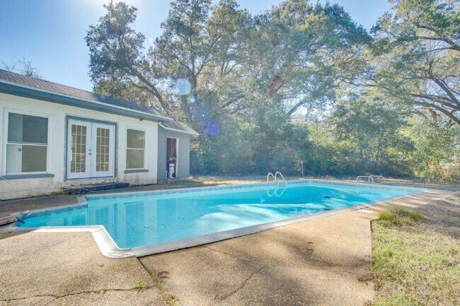 Building Photo - Stunning 4BR/2BA Pensacola Home with Private Pool, Modern Kitchen, Luxury Vinyl Flooring, Fully F...