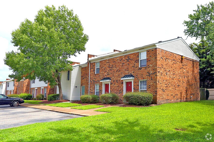 The Grand at Mallard Manor 840 Lancer Dr Portsmouth VA 23701