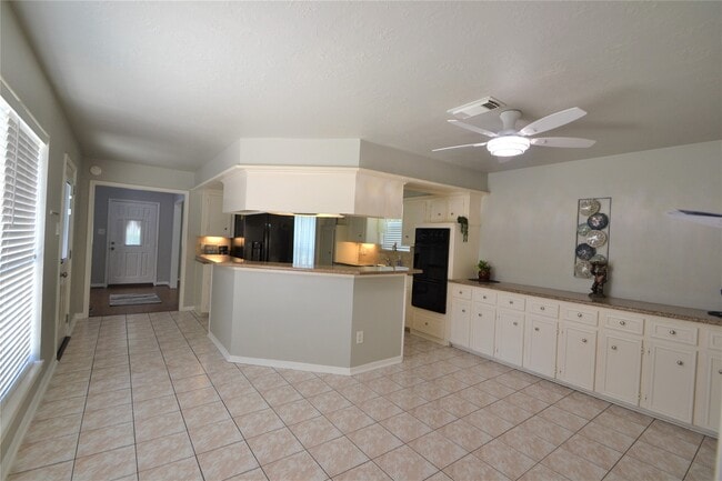 Building Photo - 15927 Tumbling Rapids Dr