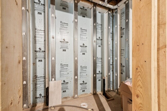 Building Photo - Luxury 5 Bed, 3.5 Bath Home on Large Lot !...