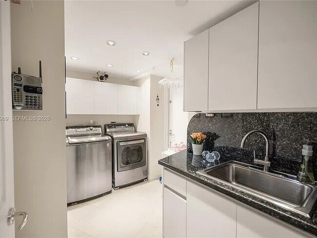Building Photo - 2127 Brickell Ave