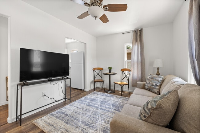 Primary Photo - 710 Holcomb Ave