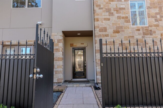 Building Photo - 2101 Elmen St