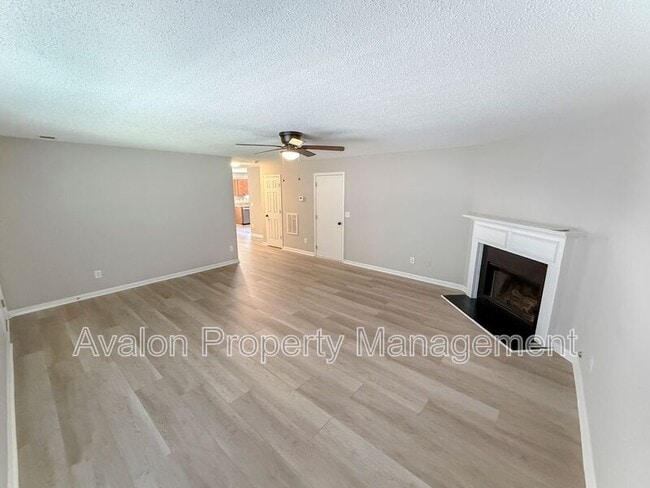 Building Photo - 282 Bonnes Dr SW