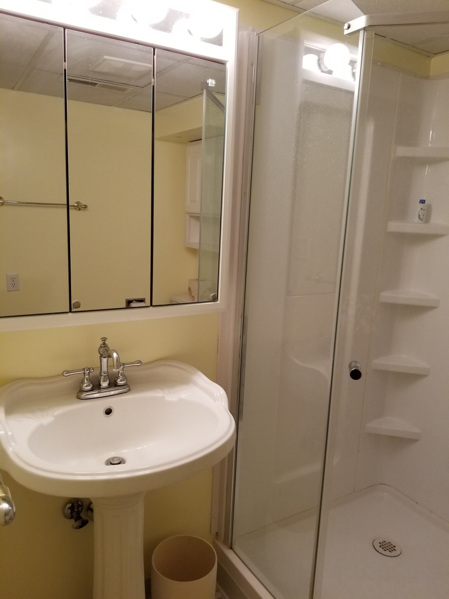 Building Photo - 1728 Middle Rd