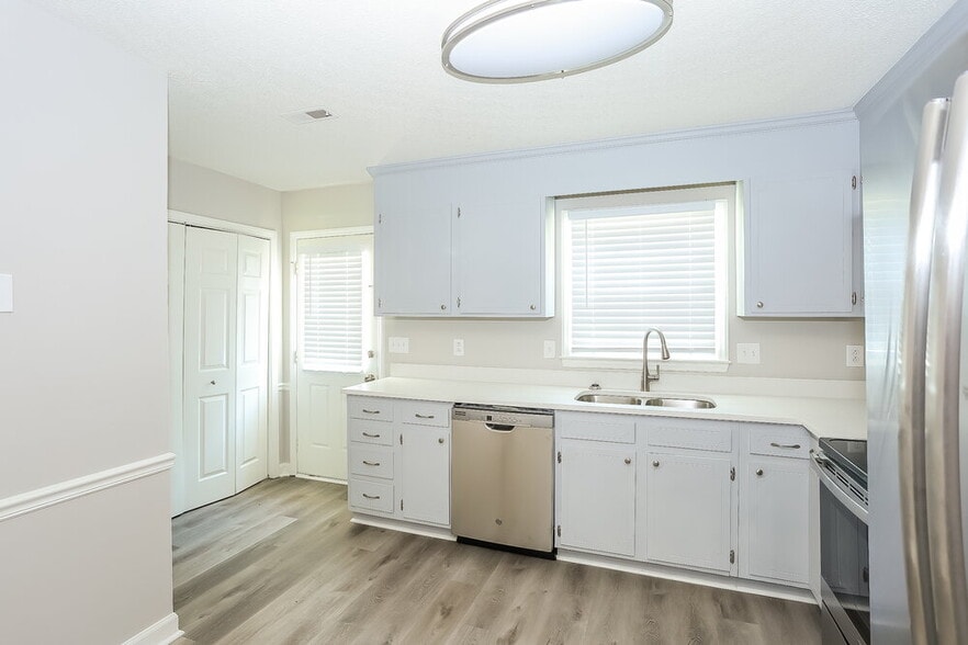 Building Photo - 7506 Pirates Cove Ct