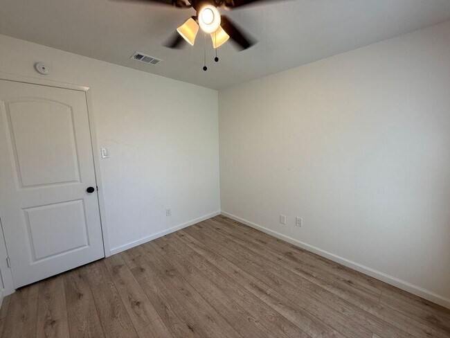 Building Photo - 1255 Valencia Ln