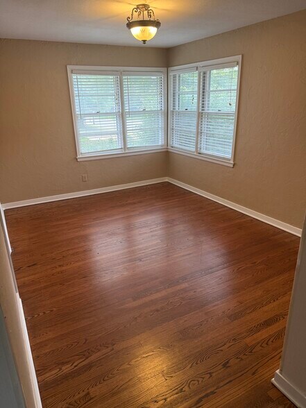 Building Photo - 1014 N Yale Ave