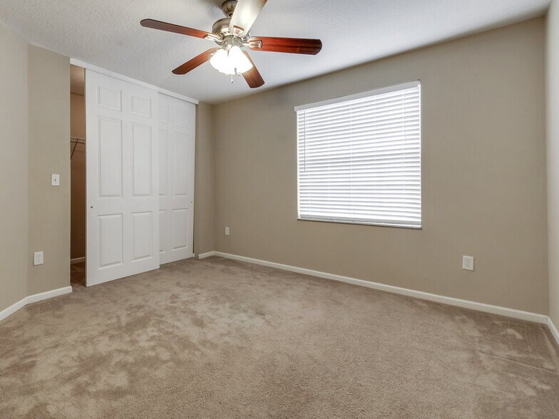 Building Photo - 1603 Briar Oak Dr