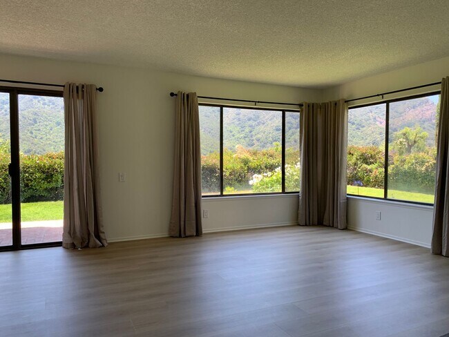 Building Photo - Beautiful, Spacious, 4 bed 2.5 bath home nestled in the Serene, breathtaking Hills of Pacific Pal...